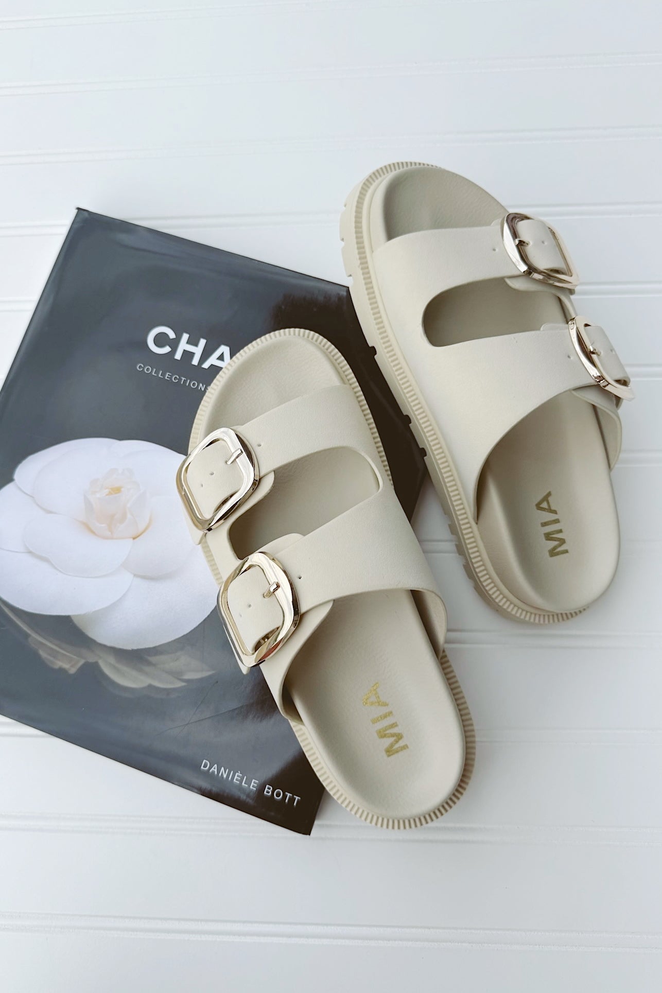 NWT MIA Cream Sandals Sleek Flip-Flops Size 8.5 Mia Sandals Womens 8.5 Saige Platform Slide | Mercari main image 4