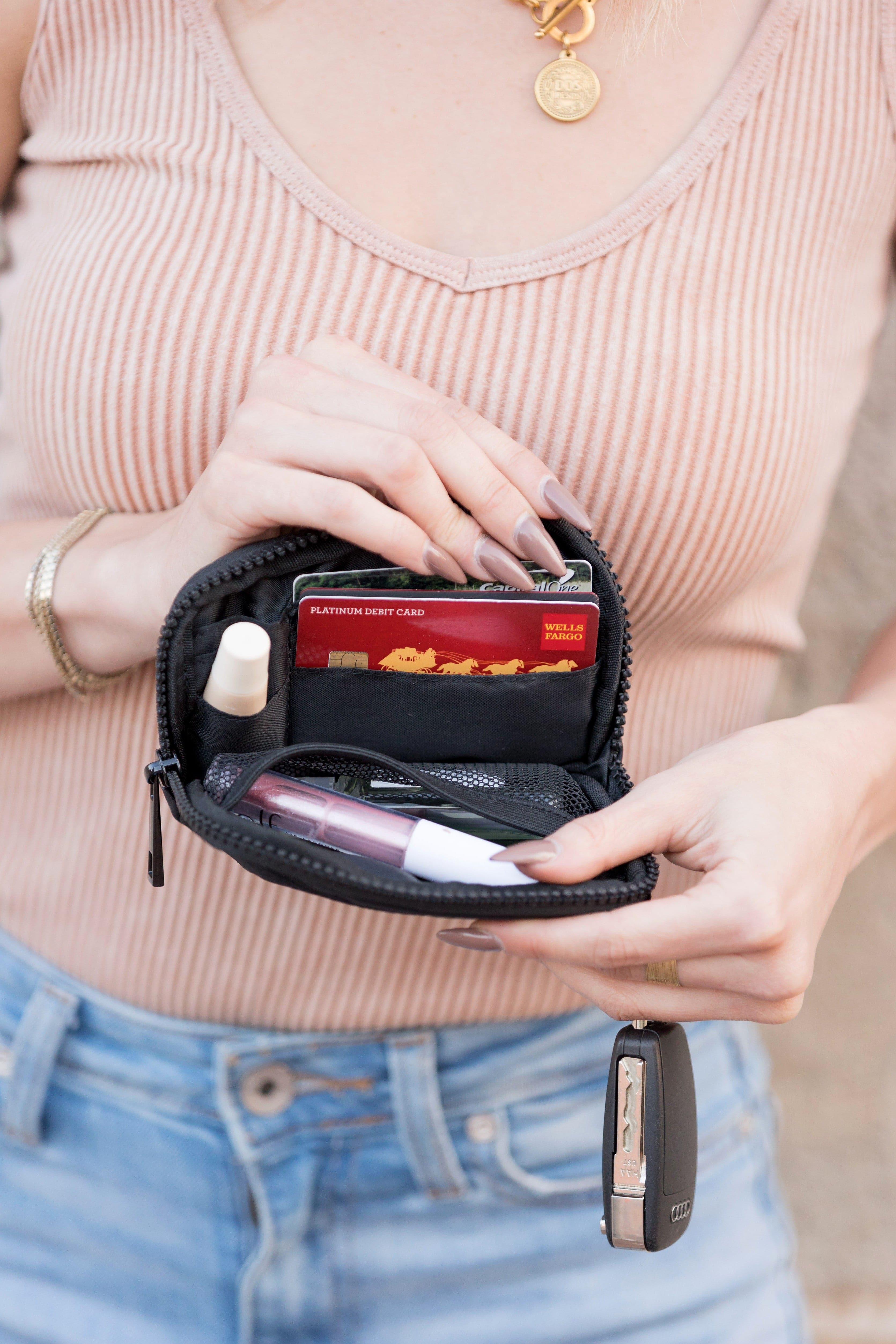 Wallet shop and keychain