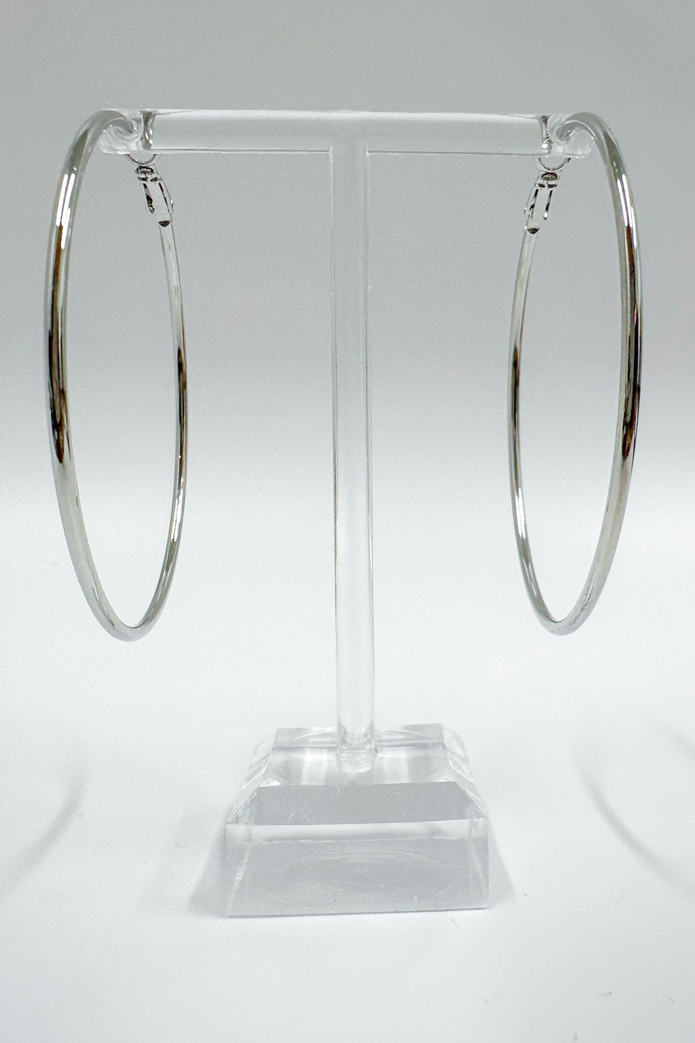  Chic Class Hoop Earrings - Madison and Mallory