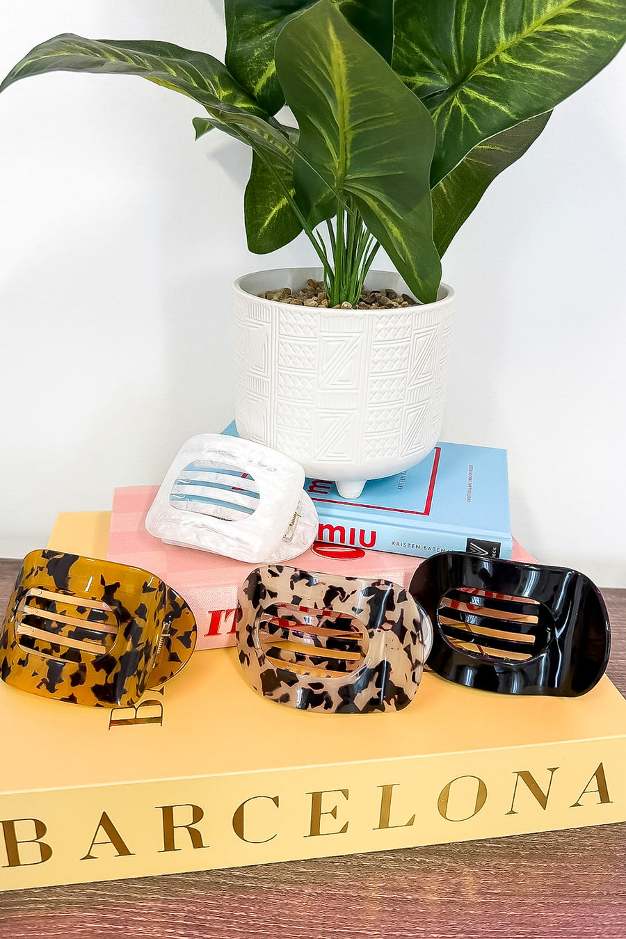 Glossy Hold Lay Flat Oval Hair Claw Clip