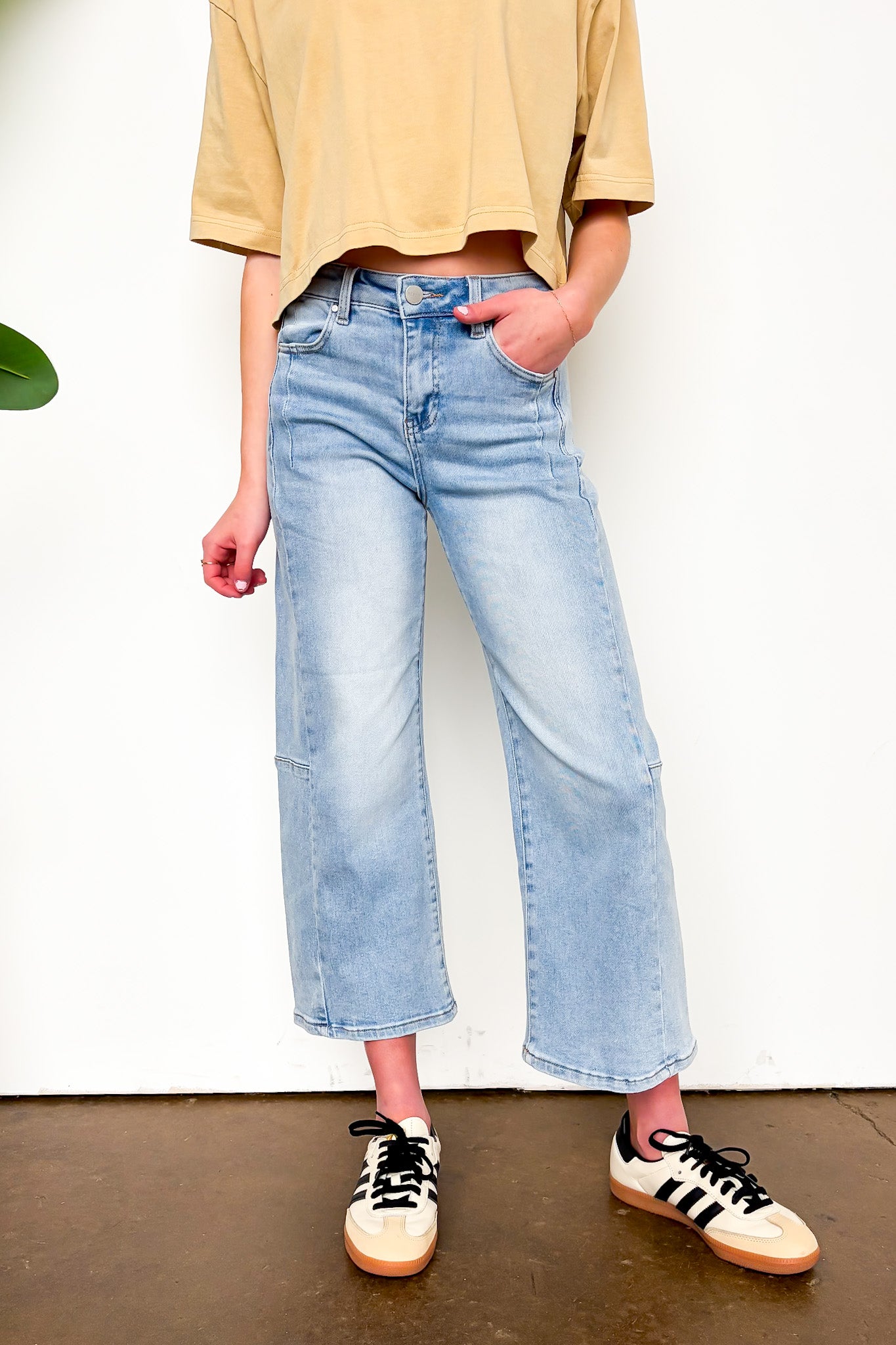 Susana Crop Wide Leg Seam Detail Jeans