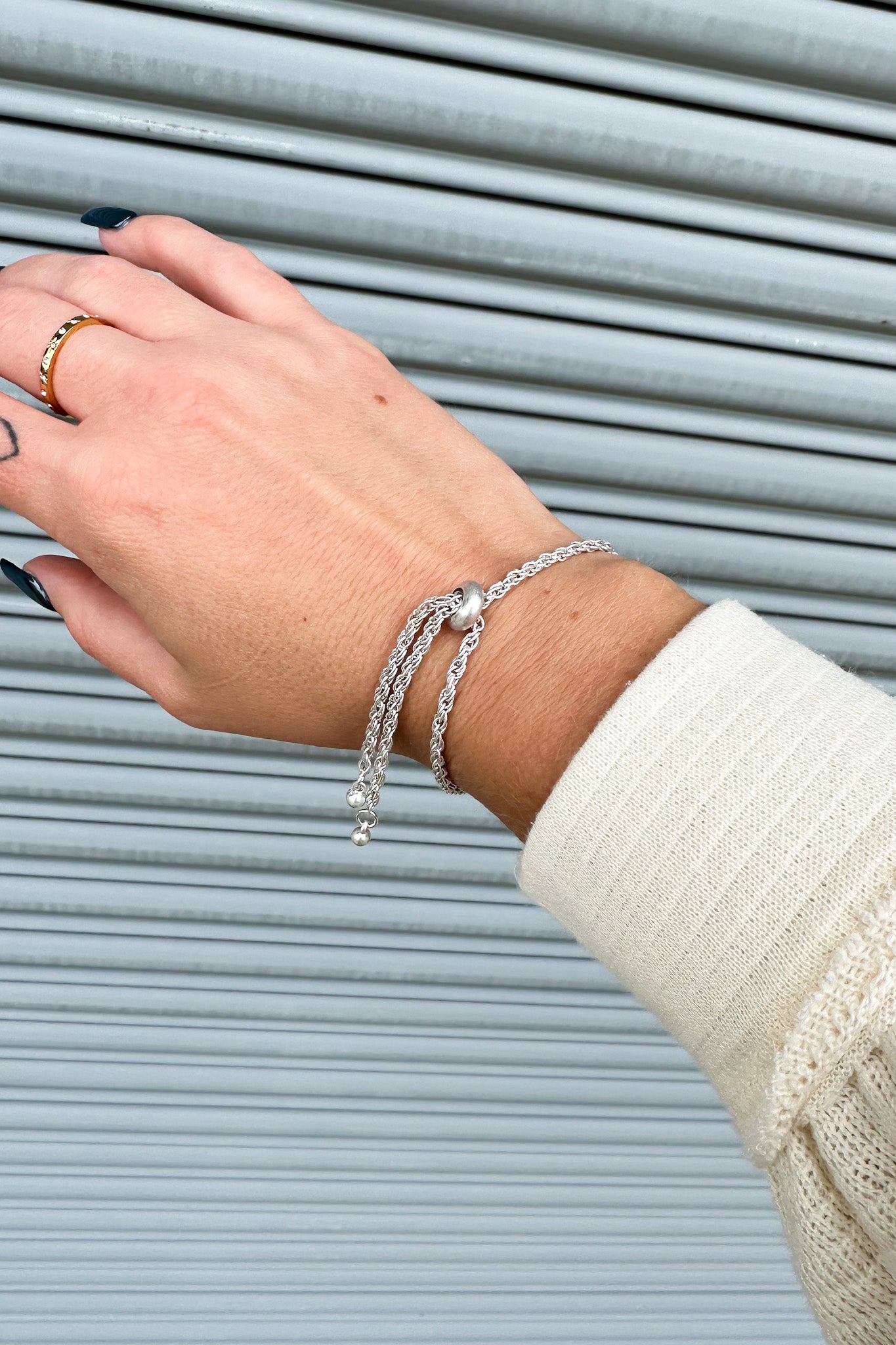 Tavian Circle Adjustable Chain Bracelet - Madison and Mallory