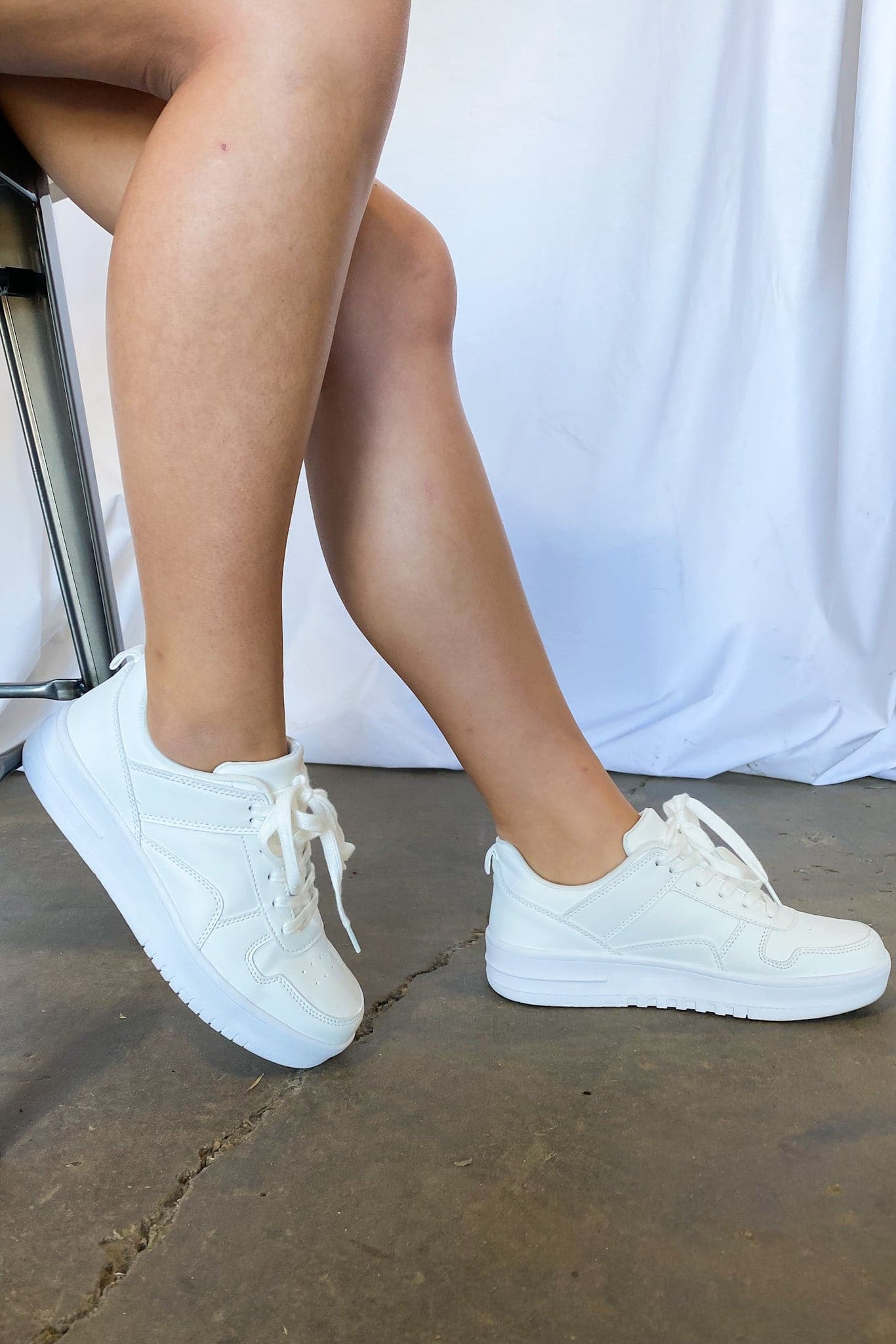 White 2025 everyday sneakers