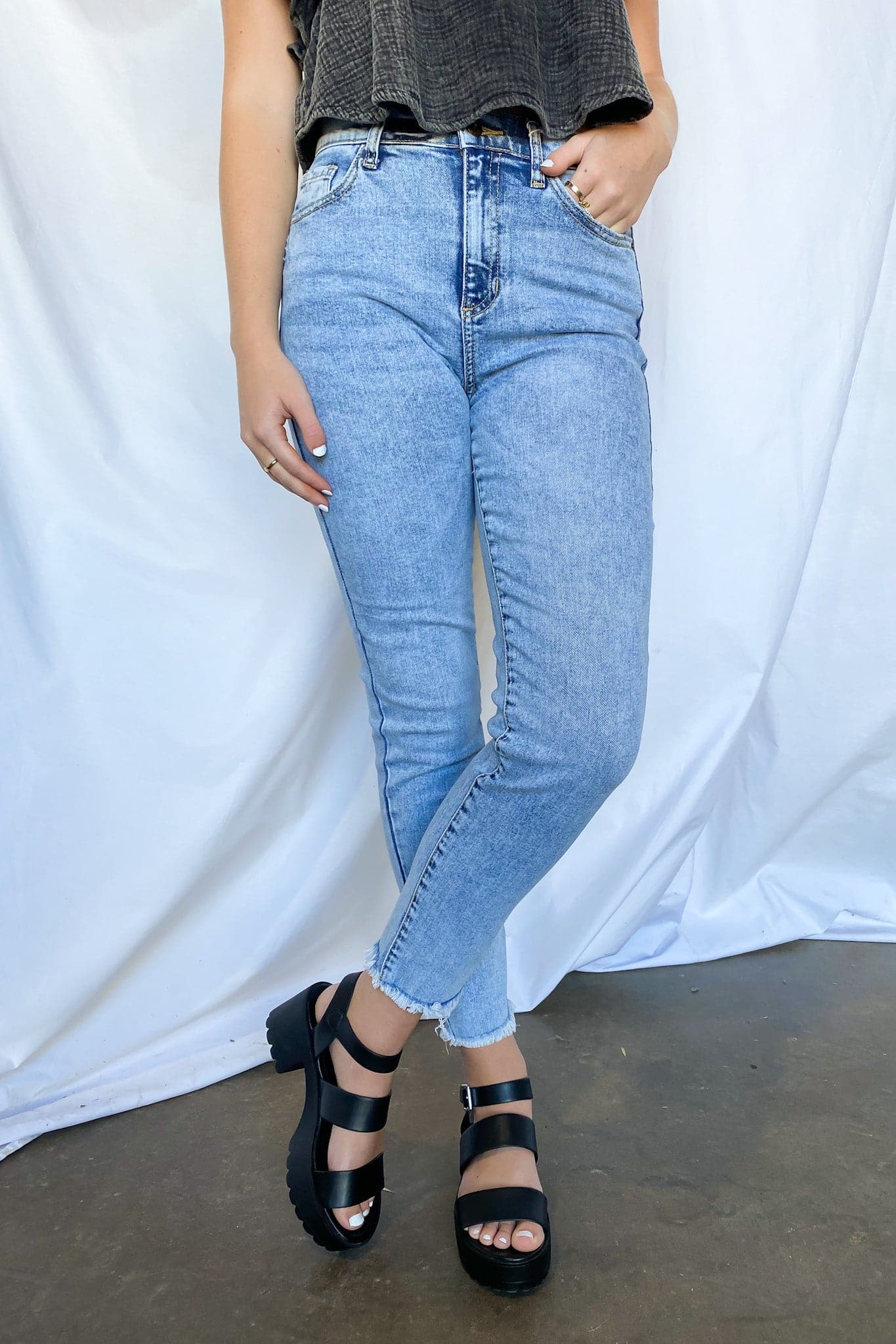 25 / Medium Light Kenovah Vintage High Rise Frayed Hem Jeans - Madison and Mallory