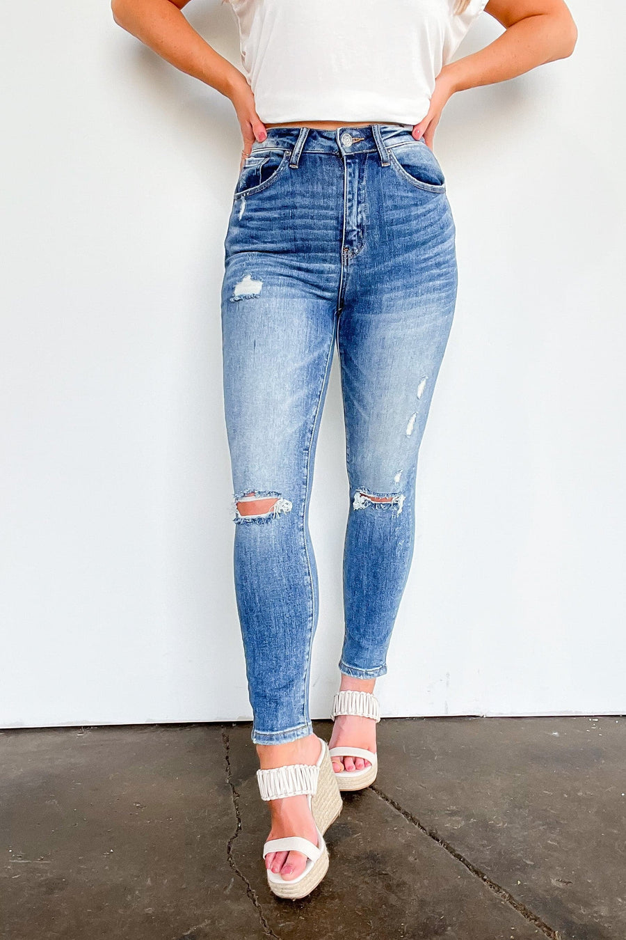 1/25 / Light Wash Collett High Rise Vintage Washed Skinny Jeans - FINAL SALE - Madison and Mallory